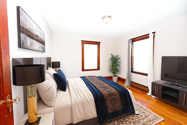 Building Photo - 65 Clifford St