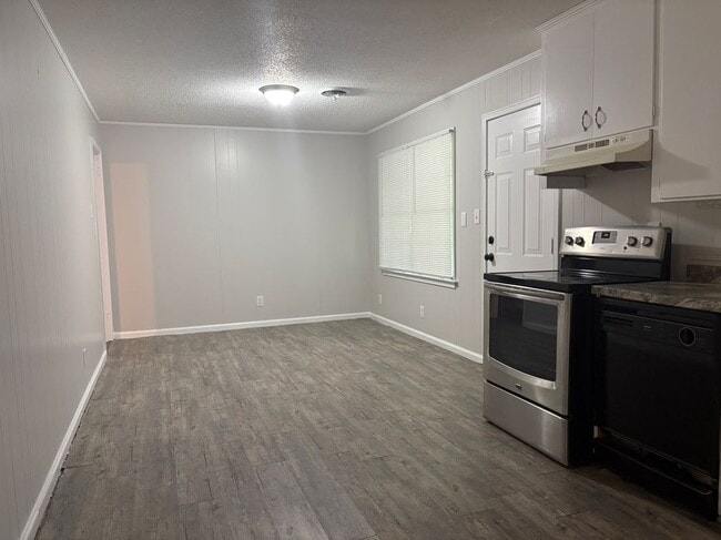 Building Photo - 4909 Sunshine Dr