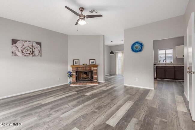 Foto del edificio - 3320 W McRae Way