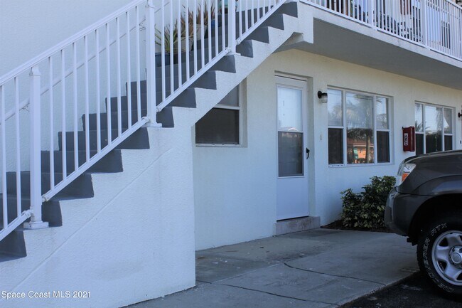 Building Photo - 651 Palm Dr