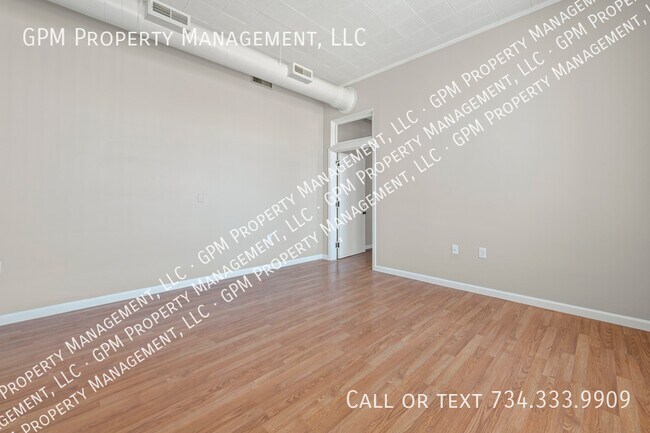 Foto del edificio - 412 Grand River Ave