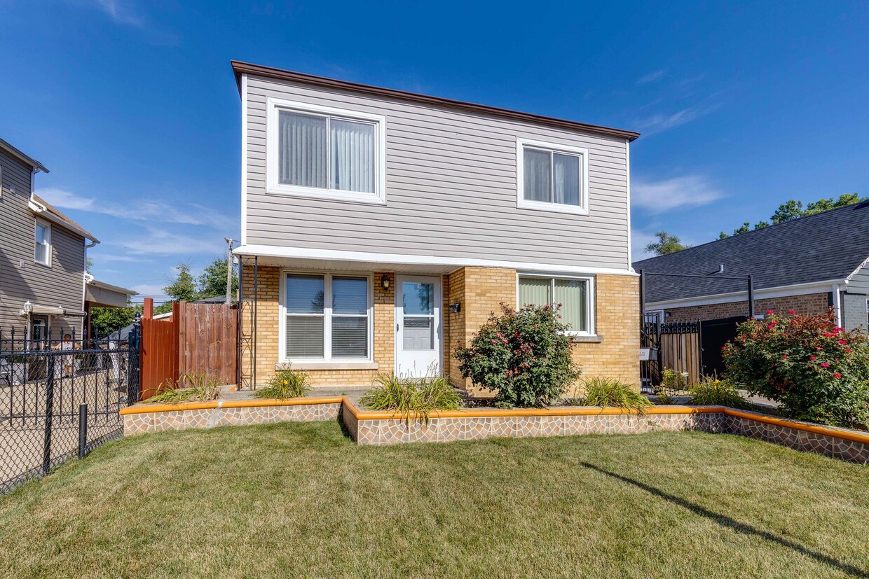 Primary Photo - 1611 N 40th Ave