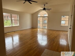 Building Photo - 2024 Grand Ave