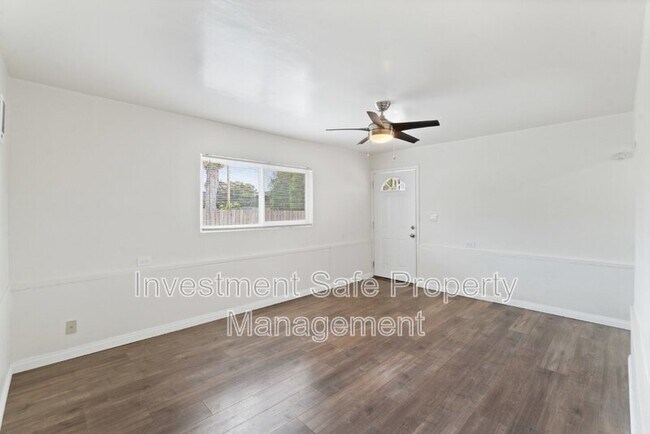 Building Photo - 3756 Riviera Dr
