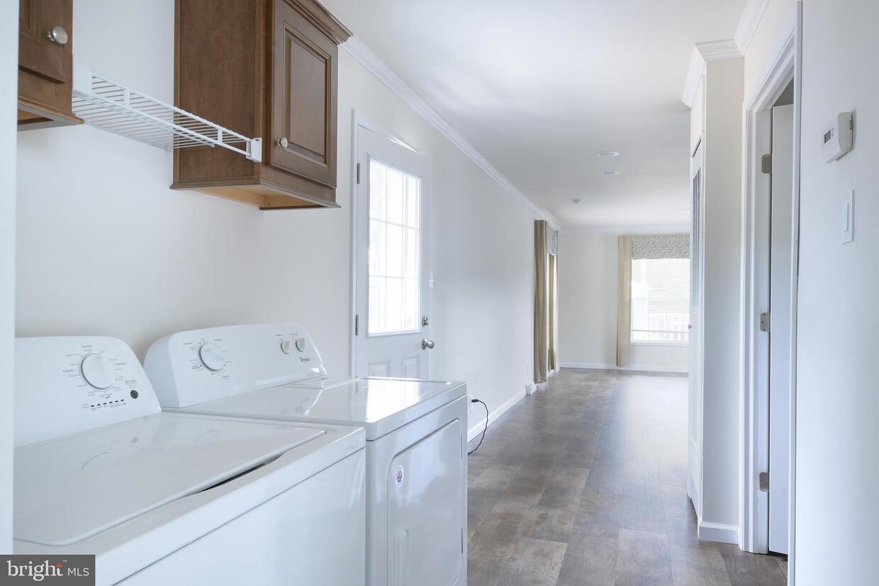Primary Photo - 36 Riverview Dr