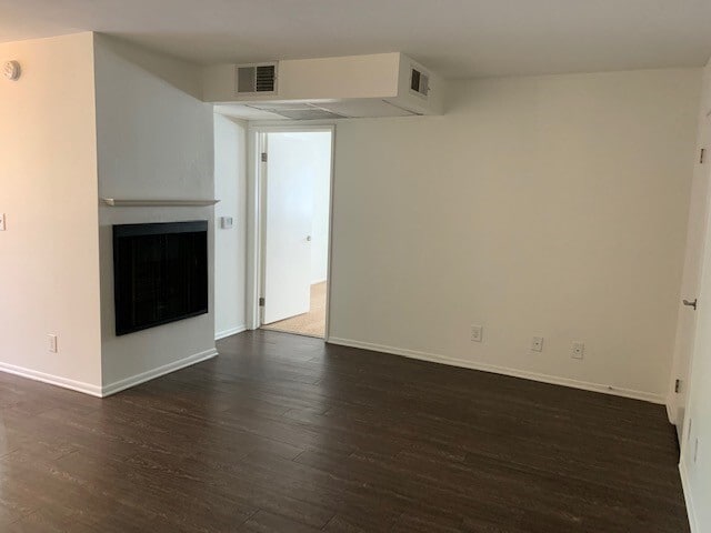 Building Photo - KBC Burbank