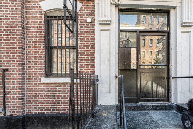 Entrance - 25 E 21st St
