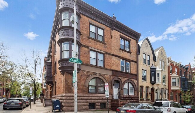 Building Photo - 2402 Spruce St