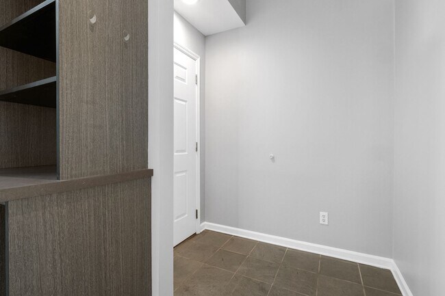 Foto del edificio - 4111 W Pine Blvd