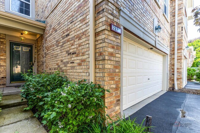 Building Photo - 1238 S Christine Ct
