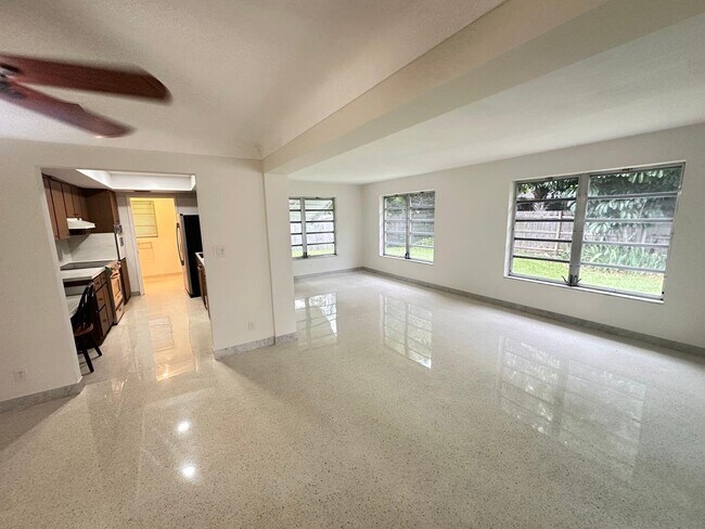 Foto del edificio - 417 NE 31st St
