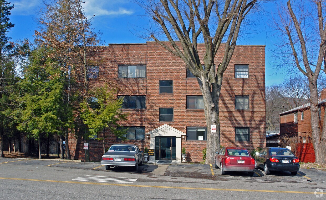 Building Photo - 3500 Staunton Ave