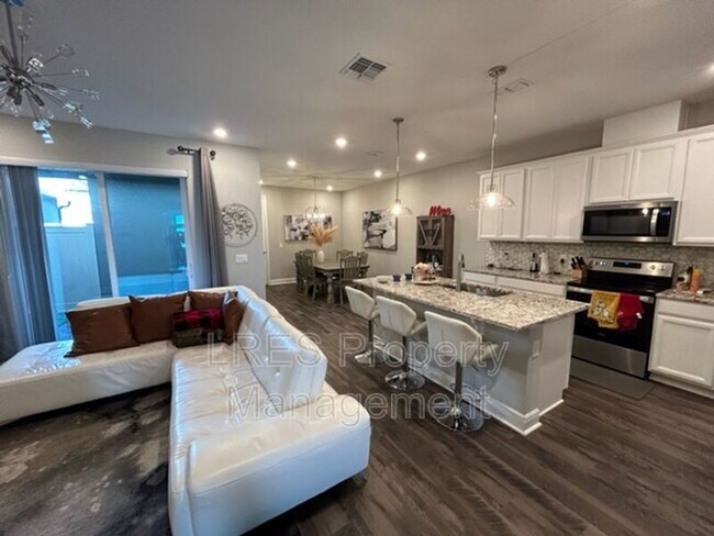 Foto del edificio - 7341 Alpine Butterfly Ln