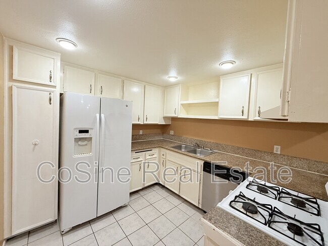 Foto del edificio - 9813 Caspi Gardens Dr