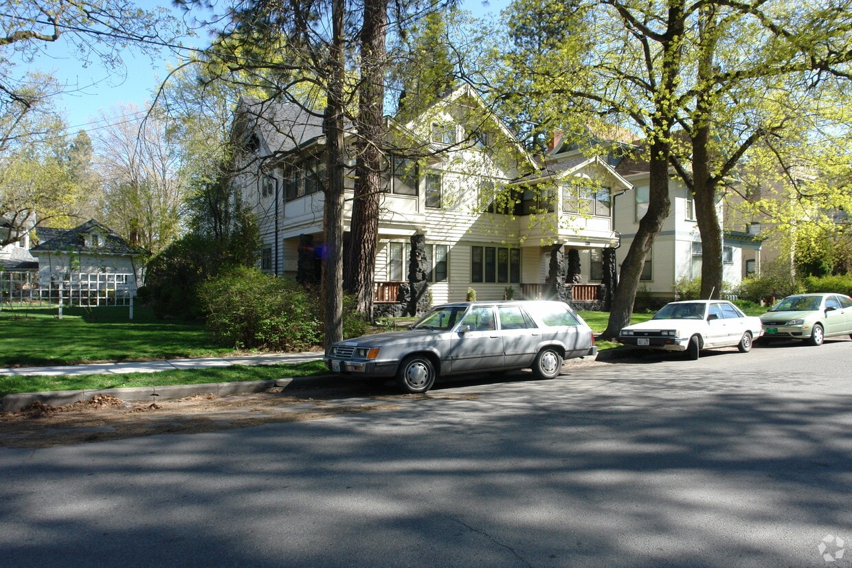 Building Photo - 2318-2320 W Pacific Ave