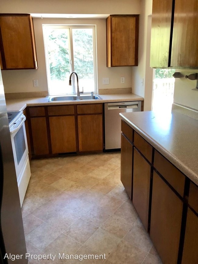 Building Photo - 3 br, 3 bath House - 3970 Fischer Park Ave NE