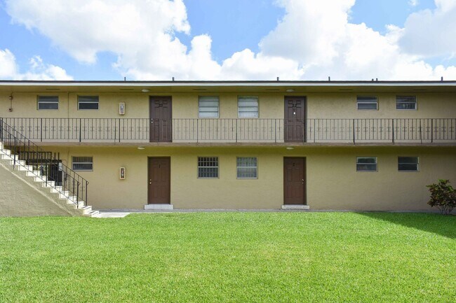 Building Photo - AVAILABLE NOW: For Rent - 1/1 Apartment fo...