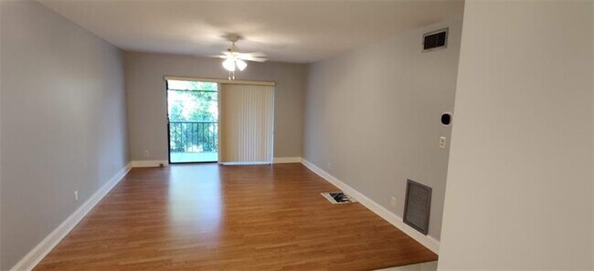 Building Photo - 3101 Oakland Shores Dr