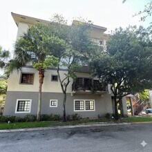 Building Photo - 2801 Riverside Dr