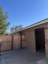 Building Photo - 1020 E Brown Ave