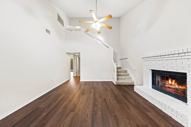 Building Photo - 236 Parkwood Cir