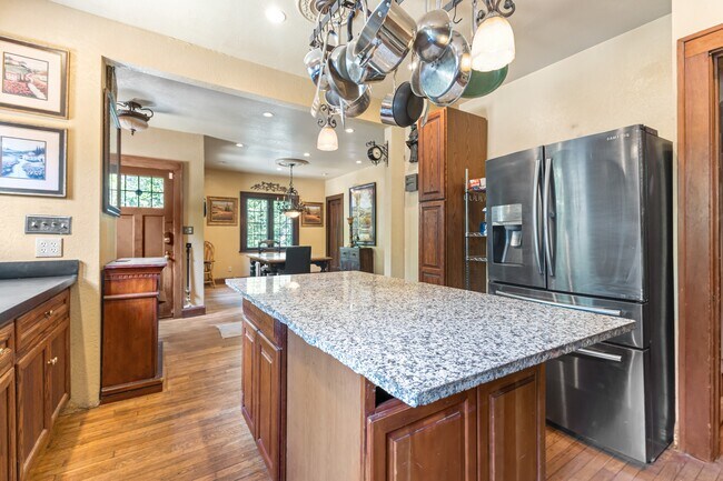 Foto del edificio - 2260 5th Ave