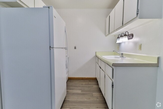 Kitchen Area Featuring Efficient Appliances - Alverno Pool Apartments