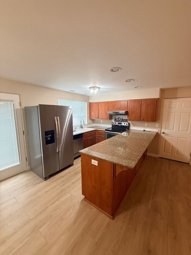 Building Photo - 870 Spurlock St