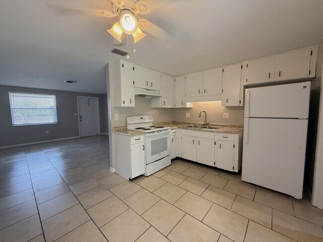 Foto del edificio - 536 Briarwood Rd