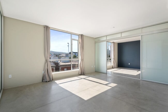 Building Photo - Penthouse unit in Centre Street Lofts San Pedro