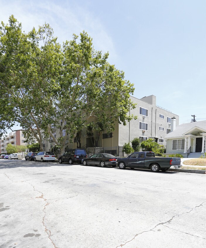 Edificio - 848 Gramercy Drive