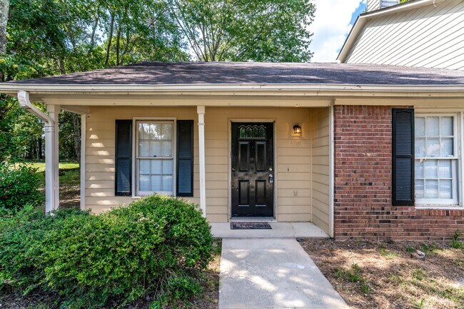 Foto del edificio - 1704 Hunting Creek Dr SE