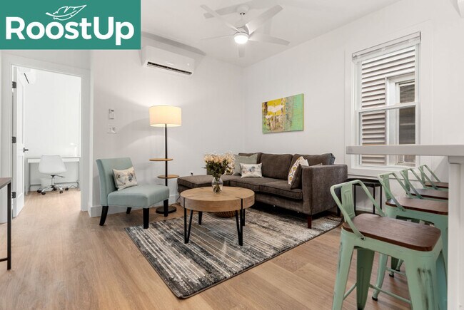 Foto del edificio - Furnished private bedroom with private ensuite bath