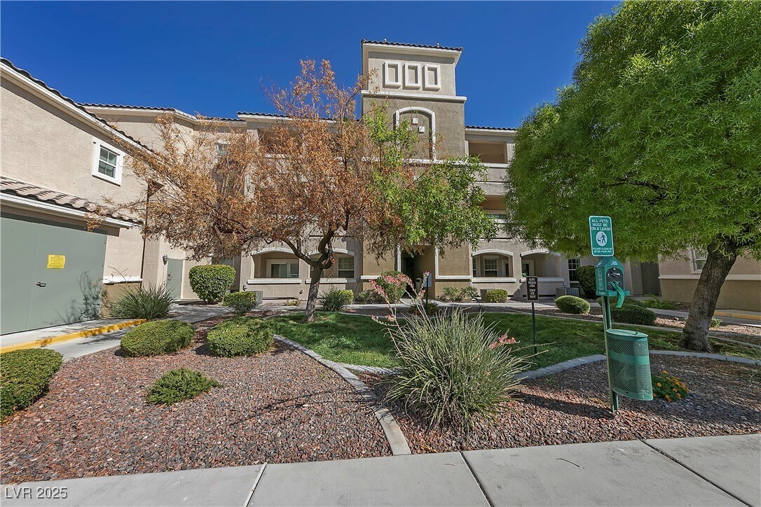 Foto principal - 8777 W Maule Ave