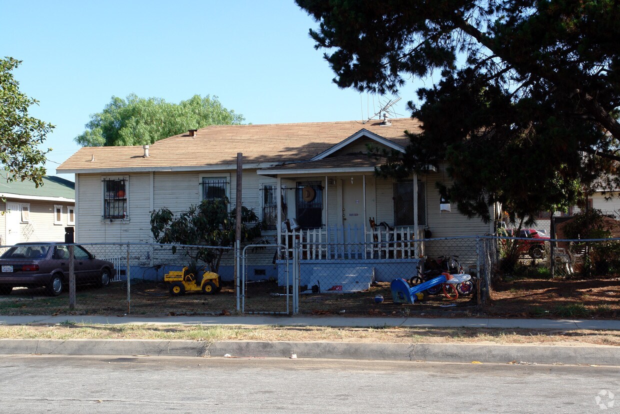 Foto del edificio - 10419 Yukon Ave