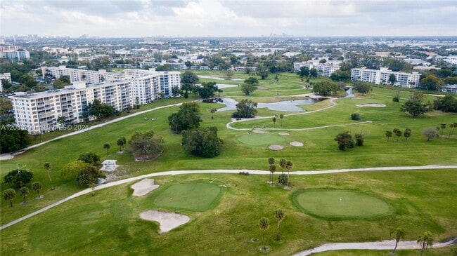 Foto del edificio - 2850 N Palm Aire Dr
