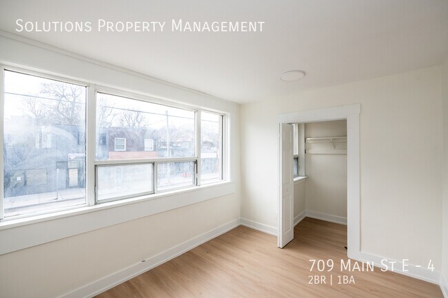 Photo du bâtiment - **Newly Renovated 2 Bedroom Unit**