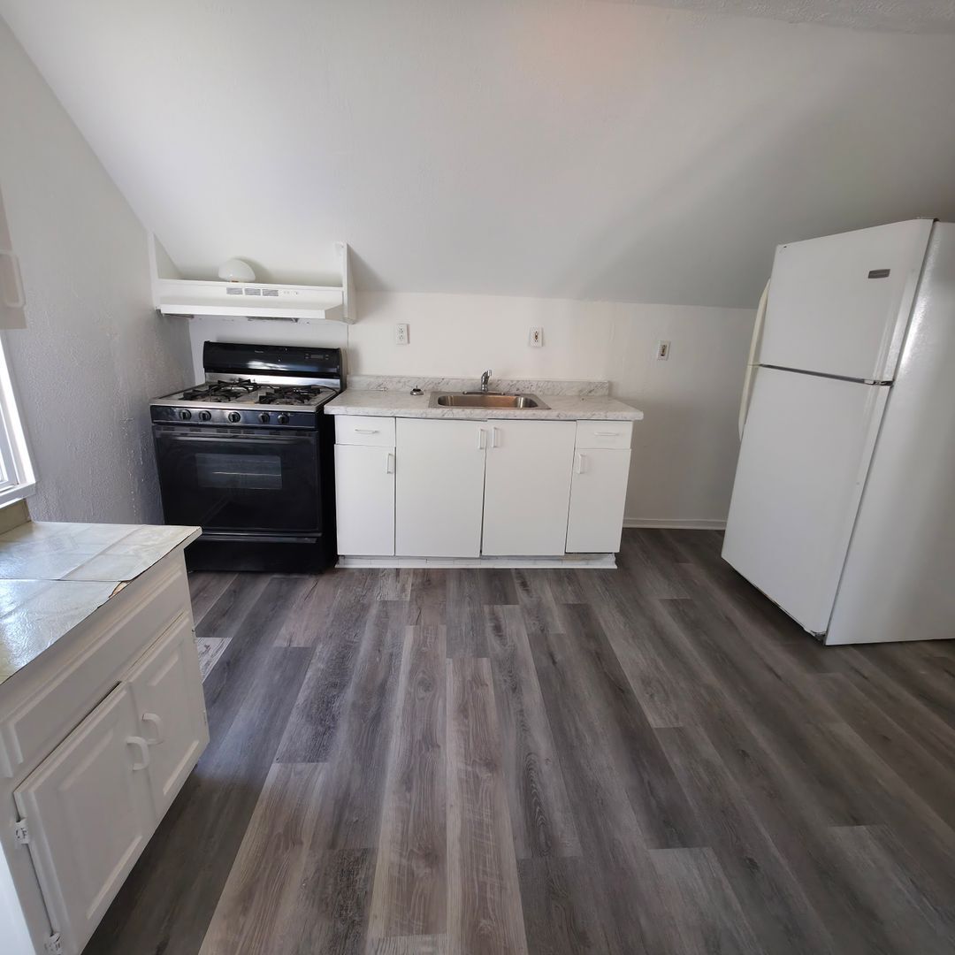 3549-3549 Trent Ave Cleveland, OH 44109 – photo 2