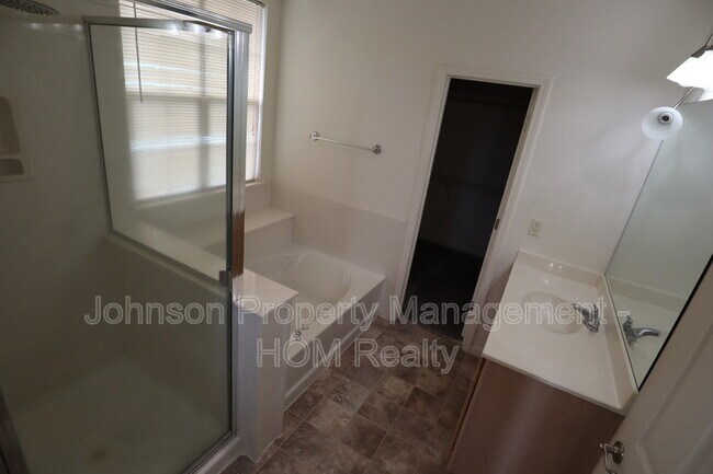 Building Photo - 11040 Colton Dr