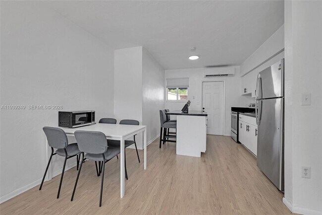 Foto del edificio - 1001 NE 110th St