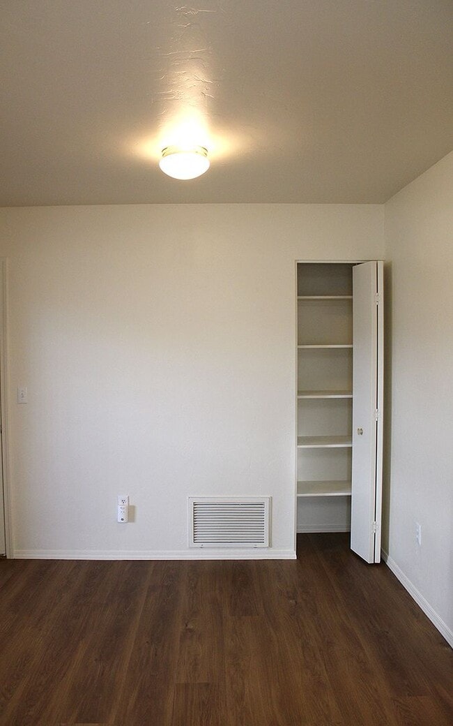 Building Photo - 6181 N Rockland Dr