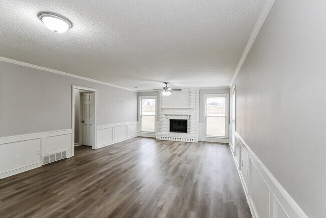 Foto del edificio - 7069 Cutter Mill Rd