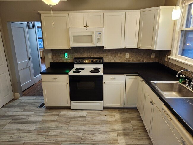 Foto del edificio - SHORT TERM Single Family 5 BR House in Harrisonburg Available NOW