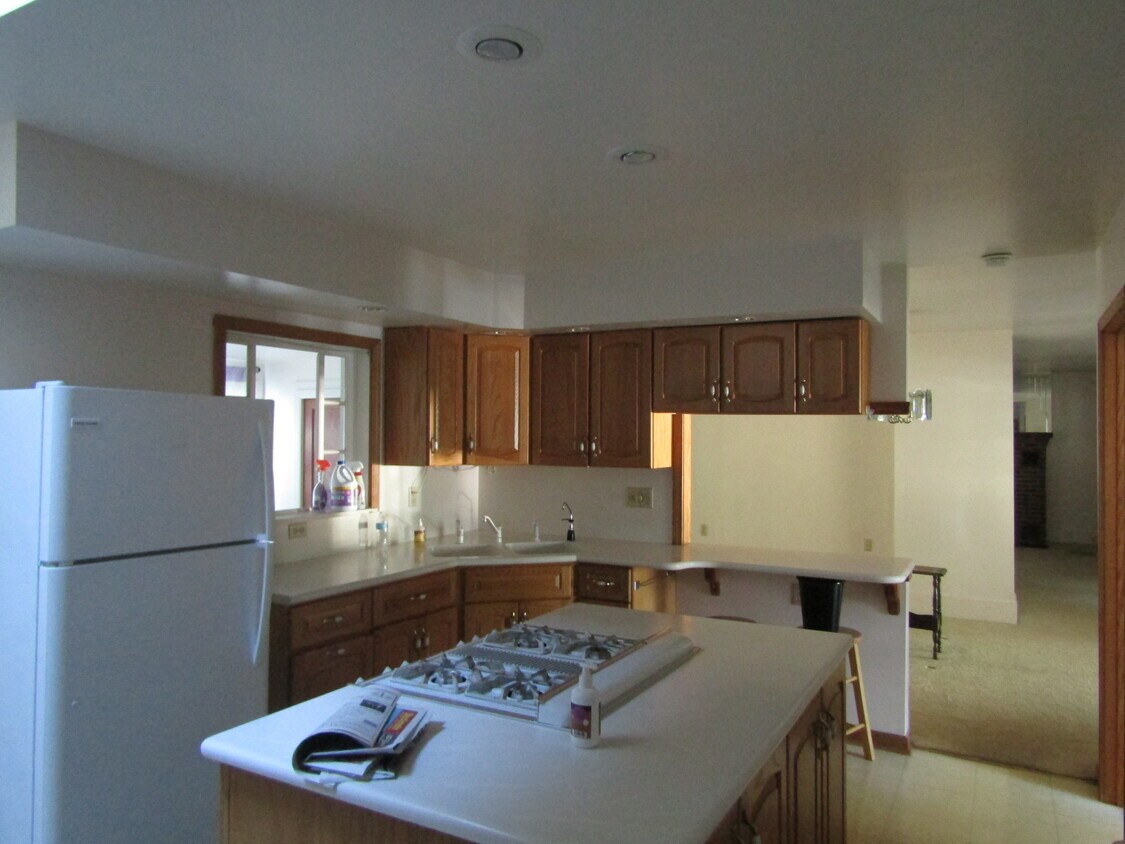 11x16 kitchen - 8736 Lake Shore Rd