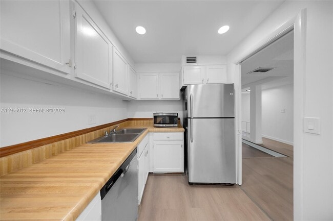 Foto del edificio - 3650 Inverrary Dr