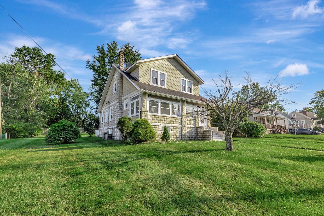 Primary Photo - 7721 Daniels Ave