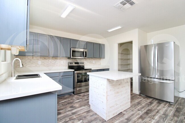 Building Photo - 31057 N Dry Creek Way