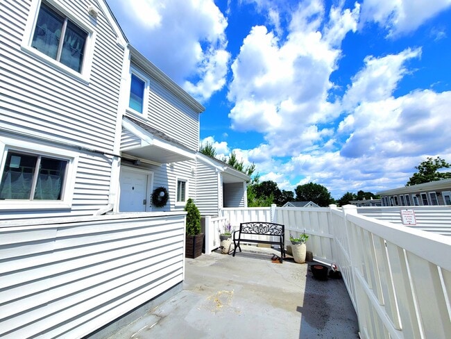 Building Photo - 391 Hyde Park Ave