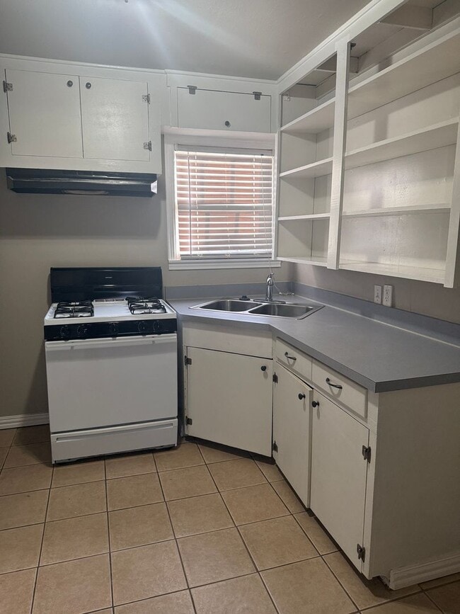 Photo - 1409 College St House