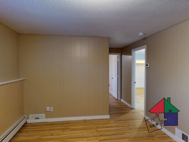 Building Photo - Barre Single Family Home - 4BR 1.5BA with In-Unit Laundry